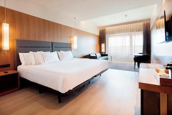 Ac Hotel Diagonal L'illa By Marriott