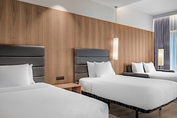 Ac Hotel Diagonal L'illa By Marriott