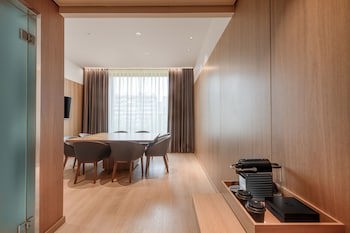 Ac Hotel Diagonal L'illa By Marriott