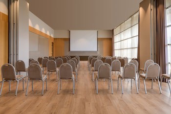 Ac Hotel Diagonal L'illa By Marriott