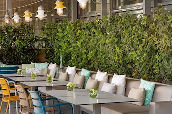 Ac Hotel Diagonal L'illa By Marriott