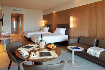 Ac Hotel Diagonal L'illa By Marriott