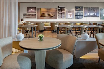 Ac Hotel Diagonal L'illa By Marriott