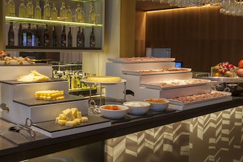 Ac Hotel Diagonal L'illa By Marriott