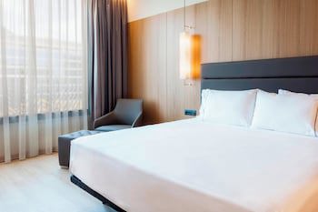 Ac Hotel Diagonal L'illa By Marriott