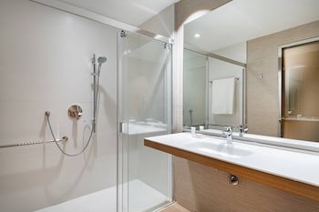 Ac Hotel Diagonal L'illa By Marriott