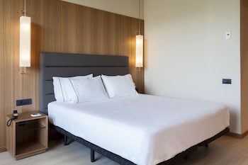 Ac Hotel Diagonal L'illa By Marriott