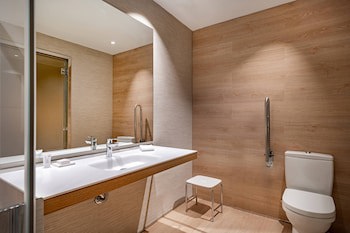 Ac Hotel Diagonal L'illa By Marriott