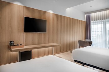 Ac Hotel Diagonal L'illa By Marriott