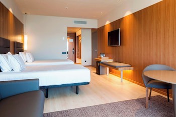 Ac Hotel Diagonal L'illa By Marriott