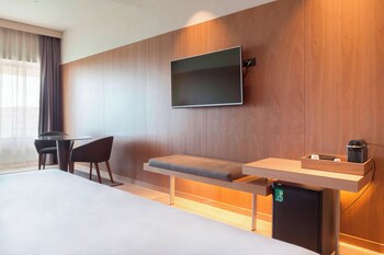 Ac Hotel Diagonal L'illa By Marriott