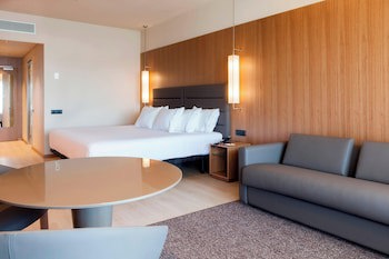 Ac Hotel Diagonal L'illa By Marriott