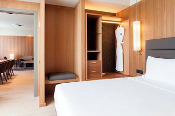 Ac Hotel Diagonal L'illa By Marriott