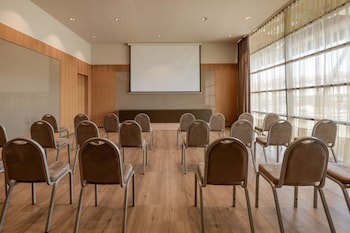 Ac Hotel Diagonal L'illa By Marriott