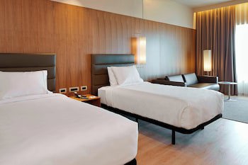 Ac Hotel Diagonal L'illa By Marriott
