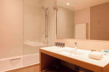 Ac Hotel Diagonal L'illa By Marriott