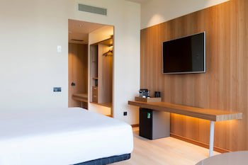 Ac Hotel Diagonal L'illa By Marriott