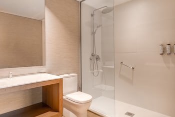 Ac Hotel Diagonal L'illa By Marriott