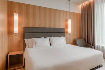 Ac Hotel Diagonal L'illa By Marriott