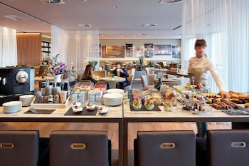 Ac Hotel Diagonal L'illa By Marriott