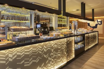 Ac Hotel Diagonal L'illa By Marriott