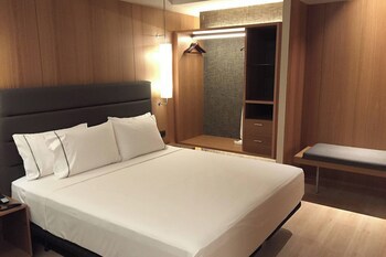 Ac Hotel Diagonal L'illa By Marriott