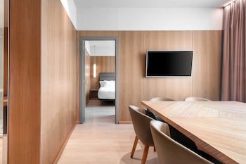 Ac Hotel Diagonal L'illa By Marriott