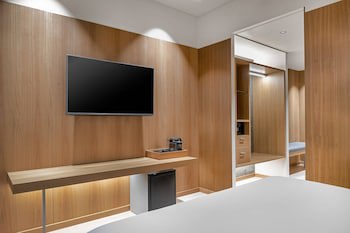 Ac Hotel Diagonal L'illa By Marriott