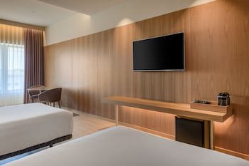 Ac Hotel Diagonal L'illa By Marriott