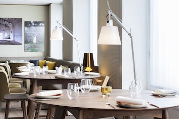 Ac Hotel Diagonal L'illa By Marriott