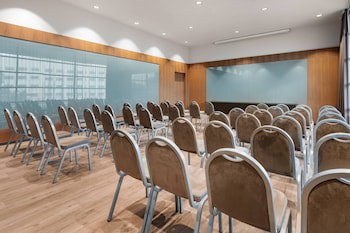 Ac Hotel Diagonal L'illa By Marriott