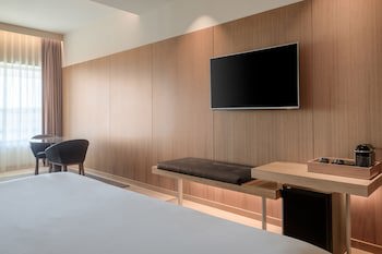 Ac Hotel Diagonal L'illa By Marriott