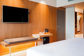 Ac Hotel Diagonal L'illa By Marriott