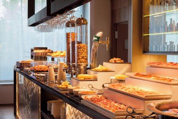 Ac Hotel Diagonal L'illa By Marriott