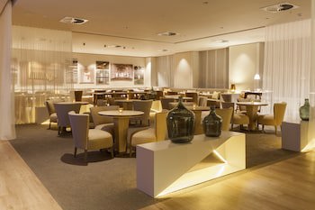 Ac Hotel Diagonal L'illa By Marriott