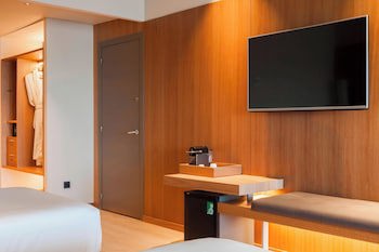 Ac Hotel Diagonal L'illa By Marriott