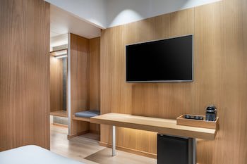 Ac Hotel Diagonal L'illa By Marriott