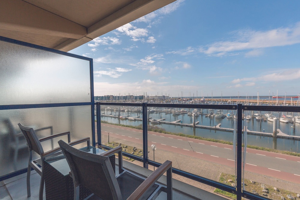 Leonardo Hotel IJmuiden Seaport Beach