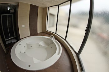 Madisson Hotel