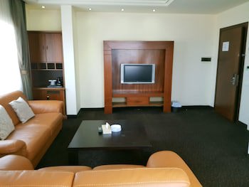 Madisson Hotel
