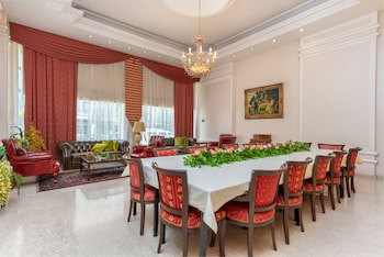 Madisson Hotel