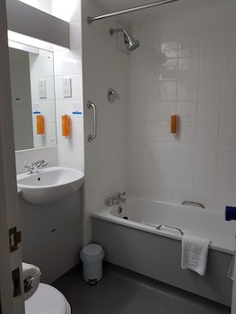 Days Inn By Wyndham Membury M4