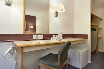 Days Inn By Wyndham Membury M4