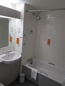 Days Inn By Wyndham Membury M4