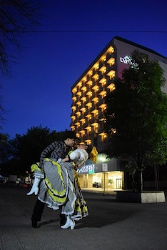 Everest Hotel