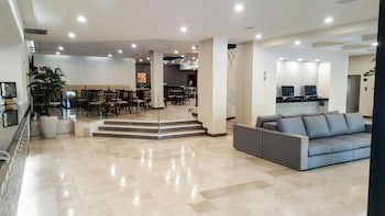Everest Hotel