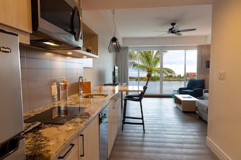 Pelican Bay Resort At Lucaya