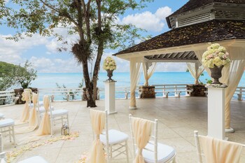 Couples Sans Souci - Adults Only