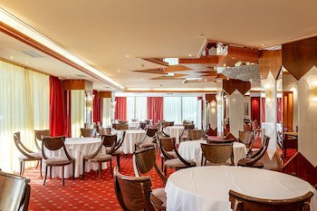 Oasis Hotel Apartments