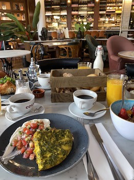 Craves Hotel